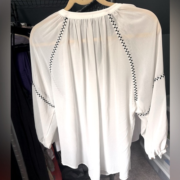 Fate White Crepe Blouse - Picture 2 of 2